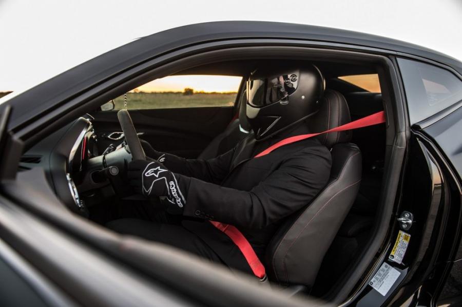 Интерьер Chevrolet Camaro ZL1 HPE1000 The Exorcist by Hennessey 2017 года  (фото 24 из 30)